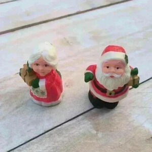 Vintage Hallmark Cards Inc Santa & Mrs. Claus Plastic Salt and Pepper Shakers